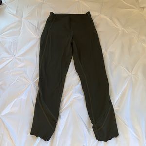 Lululemon wunder under scallop hem size 4